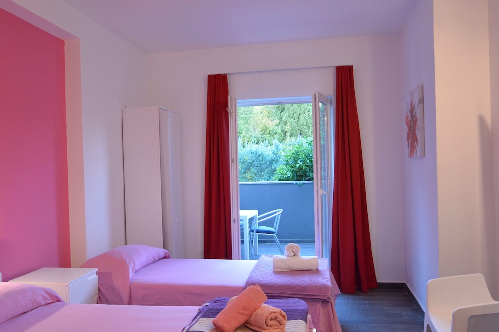 Classic Triple Room, Multiple Beds, Balcony, Garden View photo 2