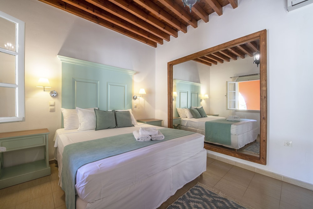 Deluxe Double Room, Courtyard View photo 3