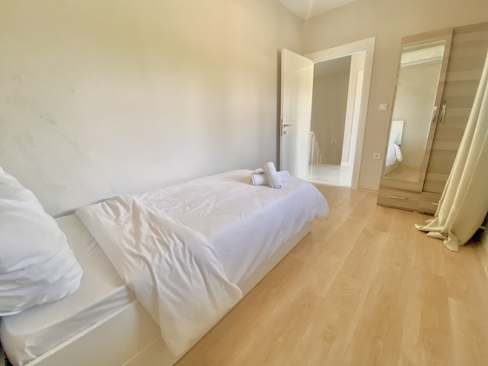 Standard House photo 2