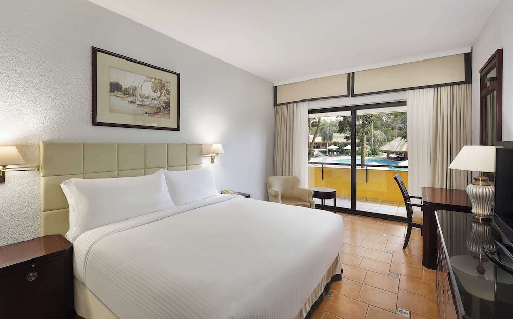 Room, 1 King Bed, Pool View (Cabana)