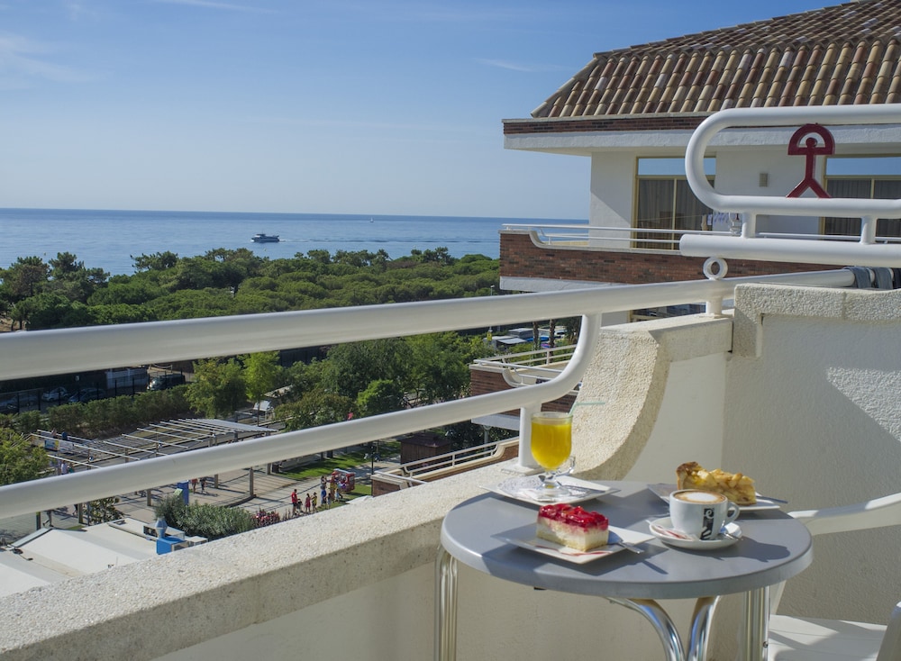 Double Room Pool or Sea View photo 3