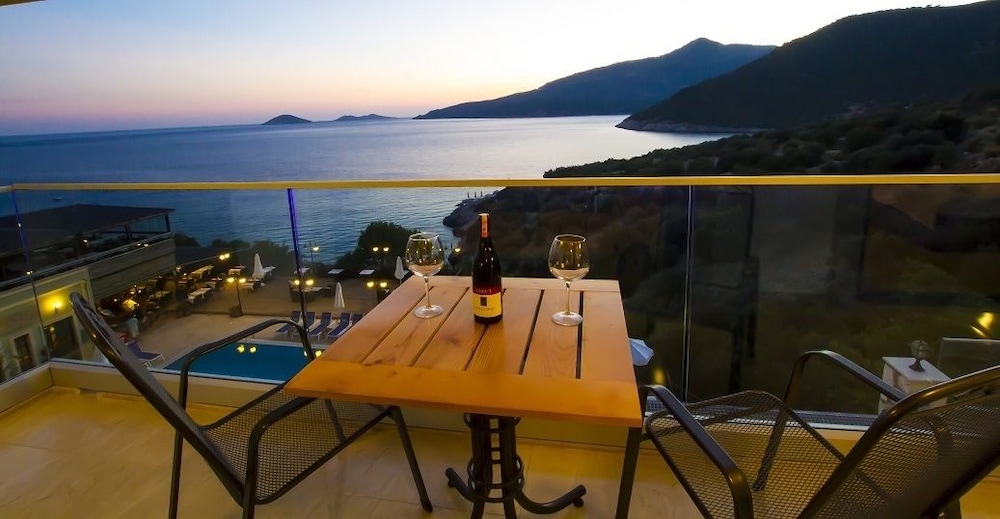 Exclusive Room, Pool Access, Sea Facing