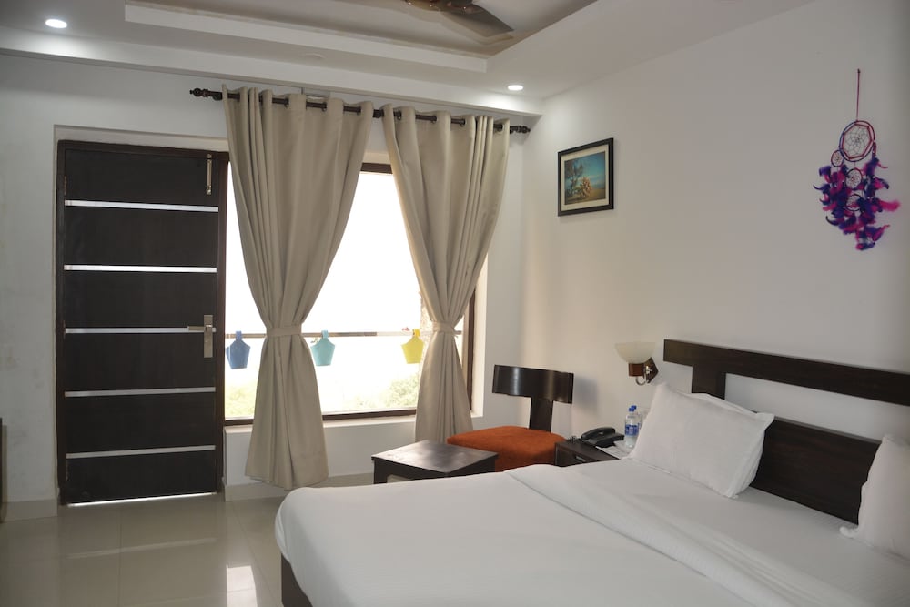 Deluxe Double Room - Photo 13