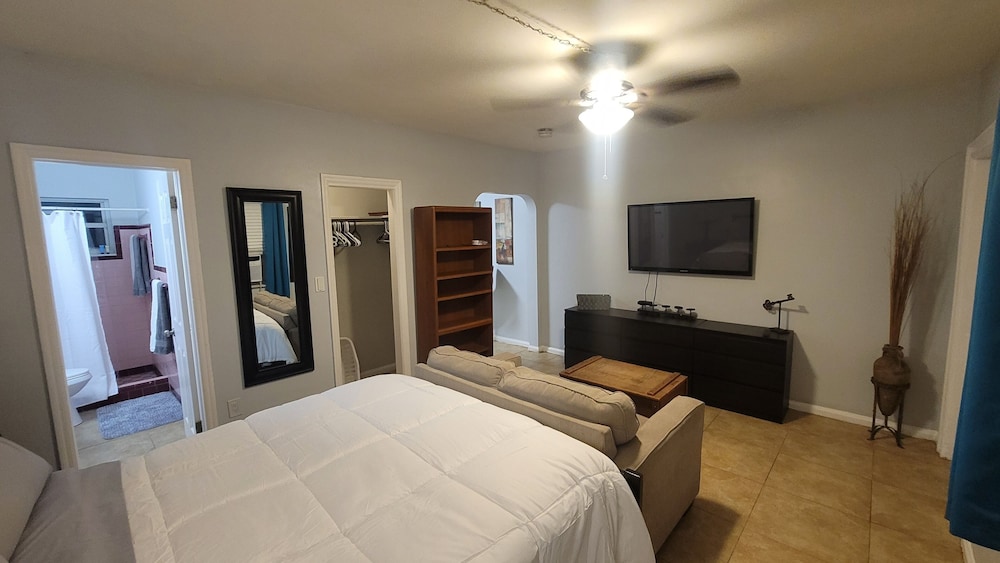 Deluxe Studio Suite photo 3