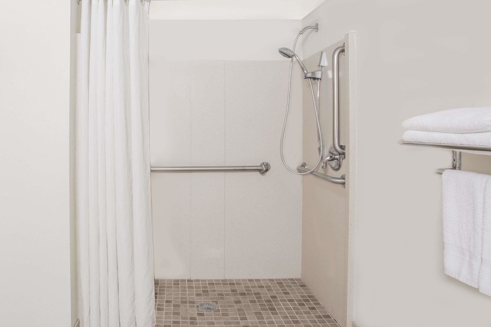 Room, Accessible - Photo 4