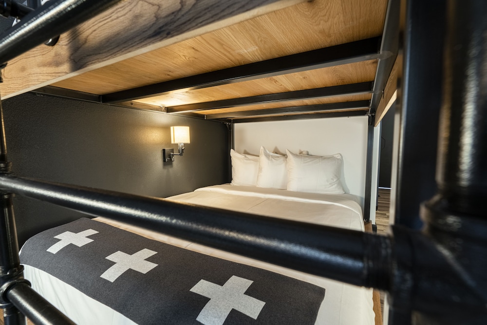 Suite (The Gnarnia | Bunk) photo 3