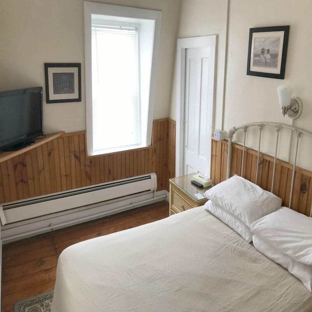 Basic Double Room photo 3