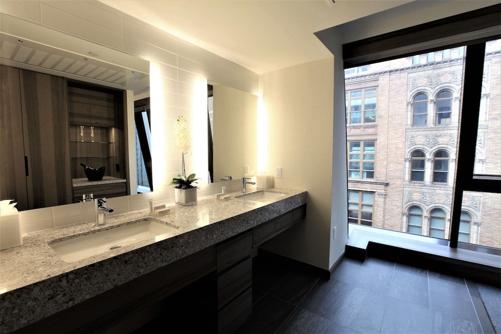 Superior Suite, 1 King Bed