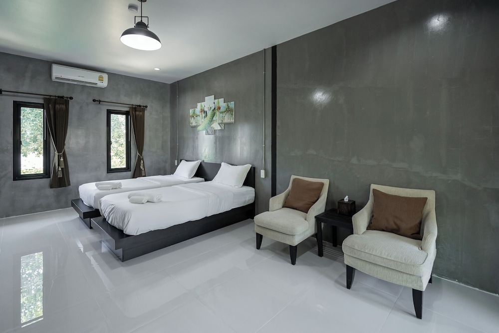 Standard Poolside Room - Photo 2