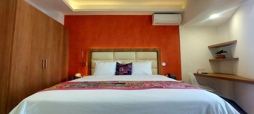 Superior Room, 1 King Bed - Photo 5