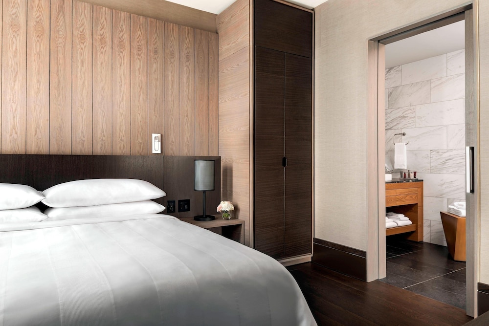 Suite, 1 King Bed With Sofa Bed, Non Smoking