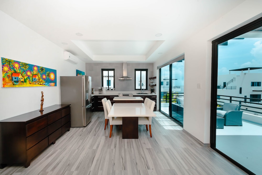 Deluxe Penthouse, Pool Access, Sea View photo 2