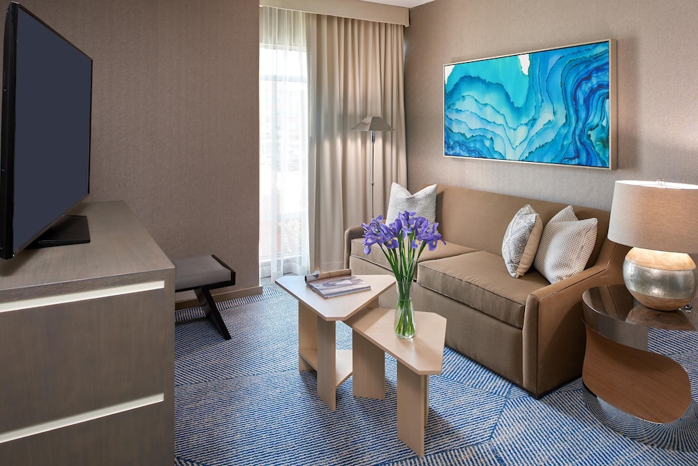 Junior Suite, 1 Queen Bed - Photo 5