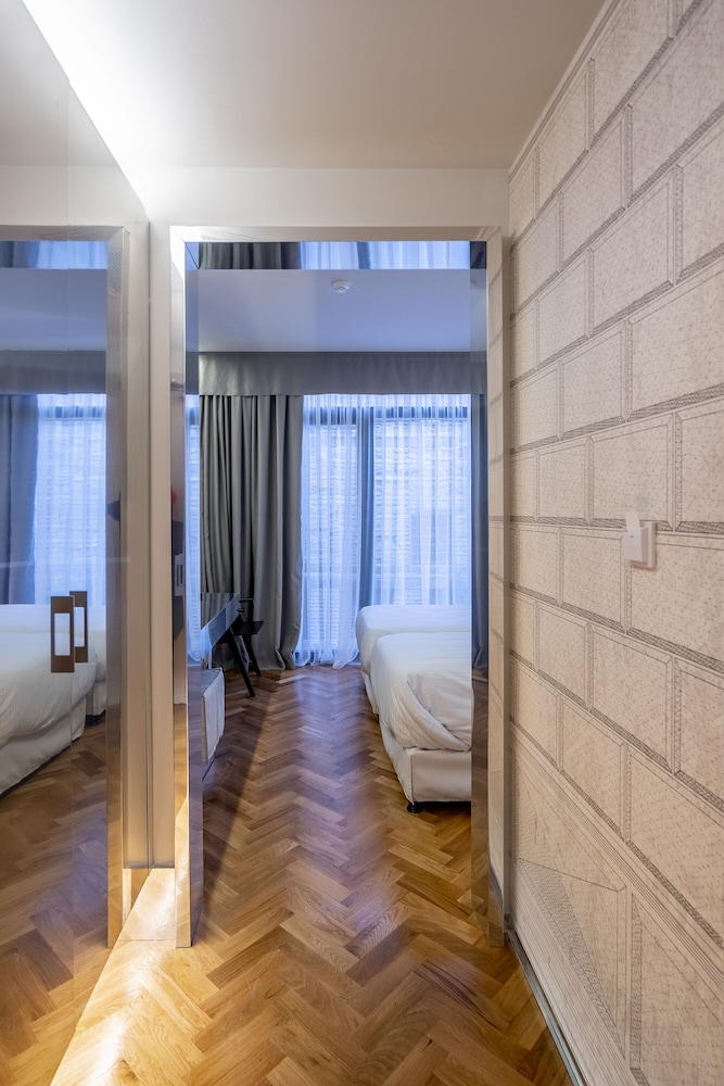 Standard Twin Room - Photo 12