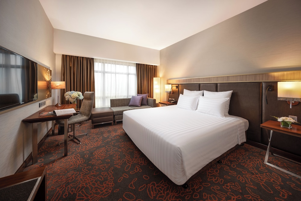 Deluxe Room, 1 King Bed, Club Lounge Access, City View (Executive) photo 1