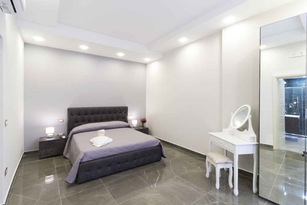 Deluxe Double Room (Happiness)