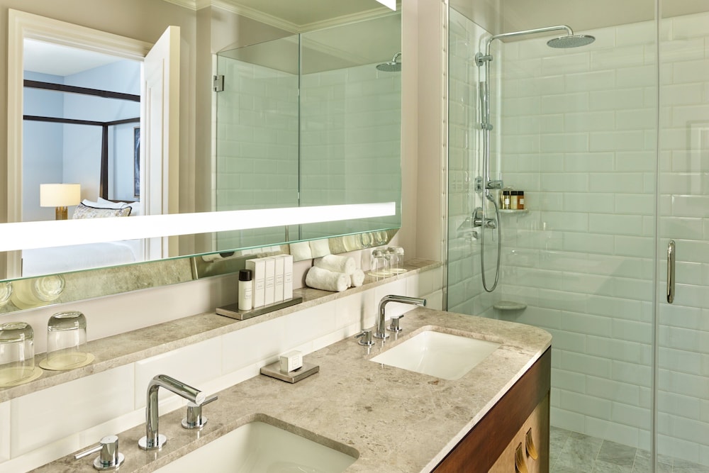 Superior Suite, 1 Bedroom thumbnail 5
