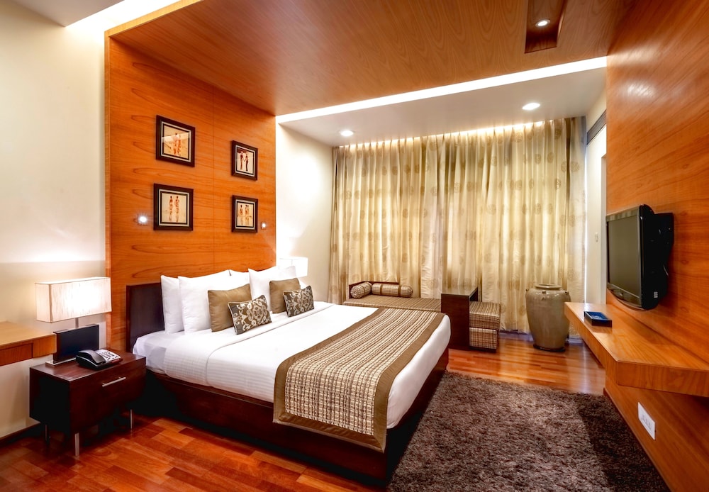 Luxury Suite - Photo 3