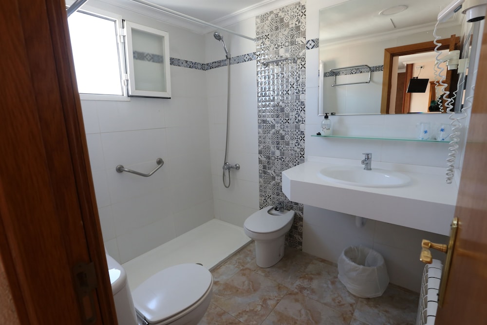 Standard Double Room, Balcony - Photo 8