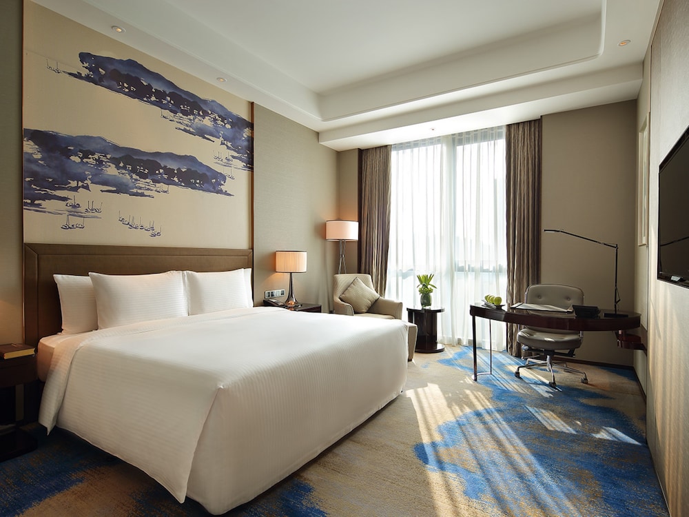 Deluxe King Room photo 1