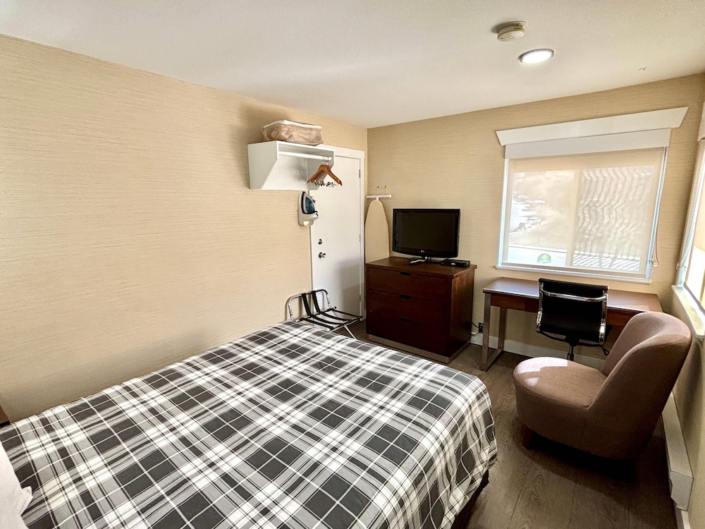 Suite, 1 Queen Bed, Non Smoking - Photo 5