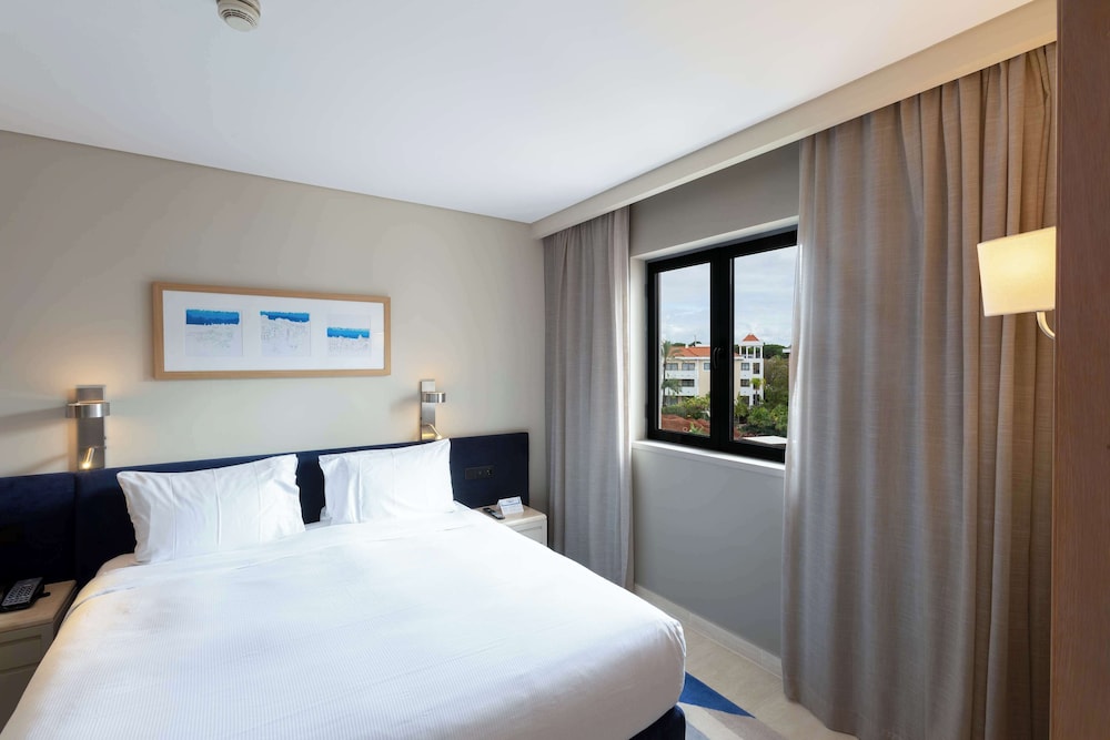 One Bedroom Apartment, Pool View - Photo 3