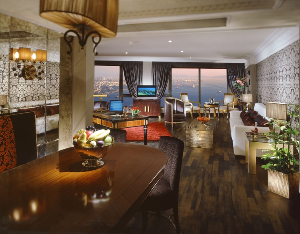 Premium Room, 1 King Bed, Club Lounge Access, Sea View thumbnail 5