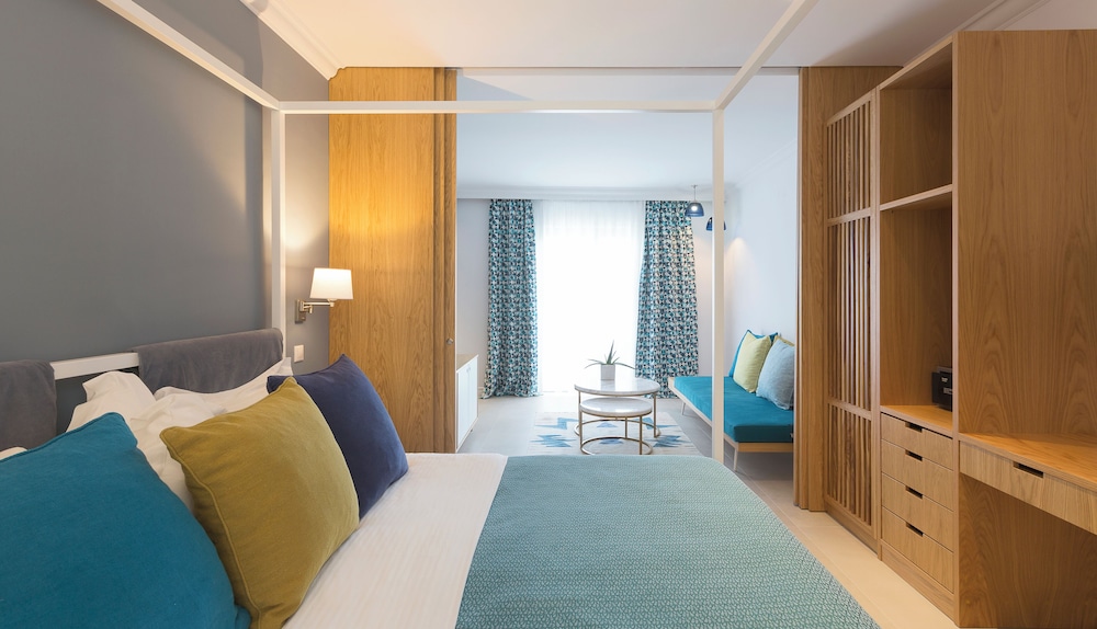 Deluxe Two Bedroom Suite Sea View
