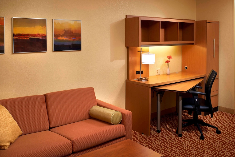 Suite, 1 Queen Bed with Sofa bed, Accessible (Mobility/Hearing Tub One Bedroom) - Photo 3