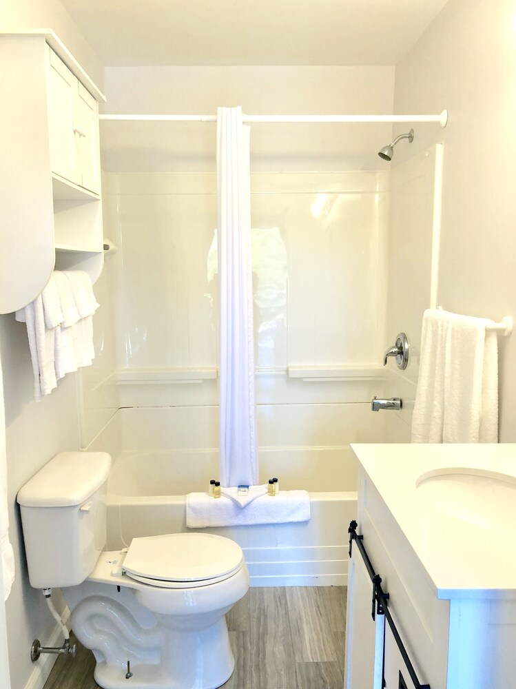 2 Room Standard Suite (Outside Entry with Patio) photo 2