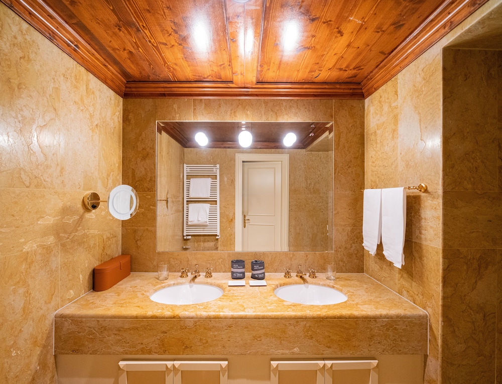 Traditional Suite - Photo 5