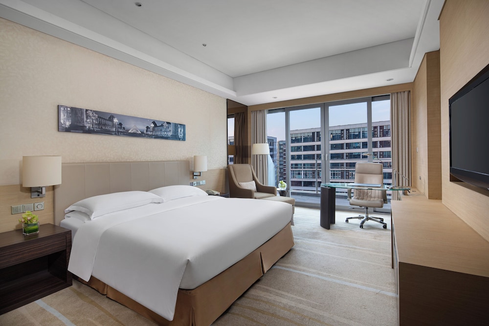 Standard Room, 2 Double Beds, Smoking, City View photo 3