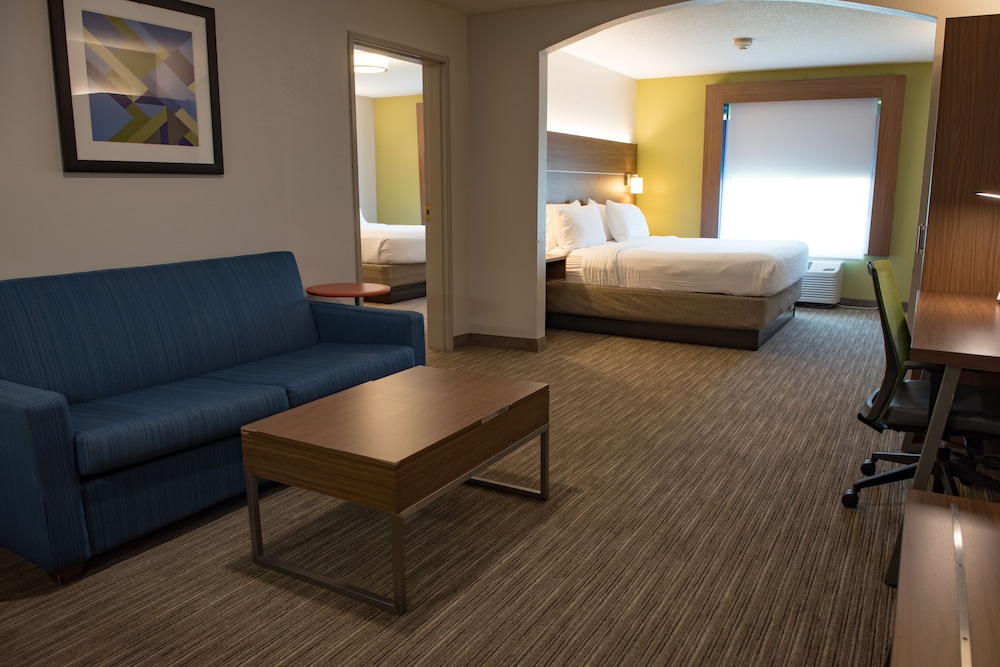 Suite, Multiple Beds - Photo 4