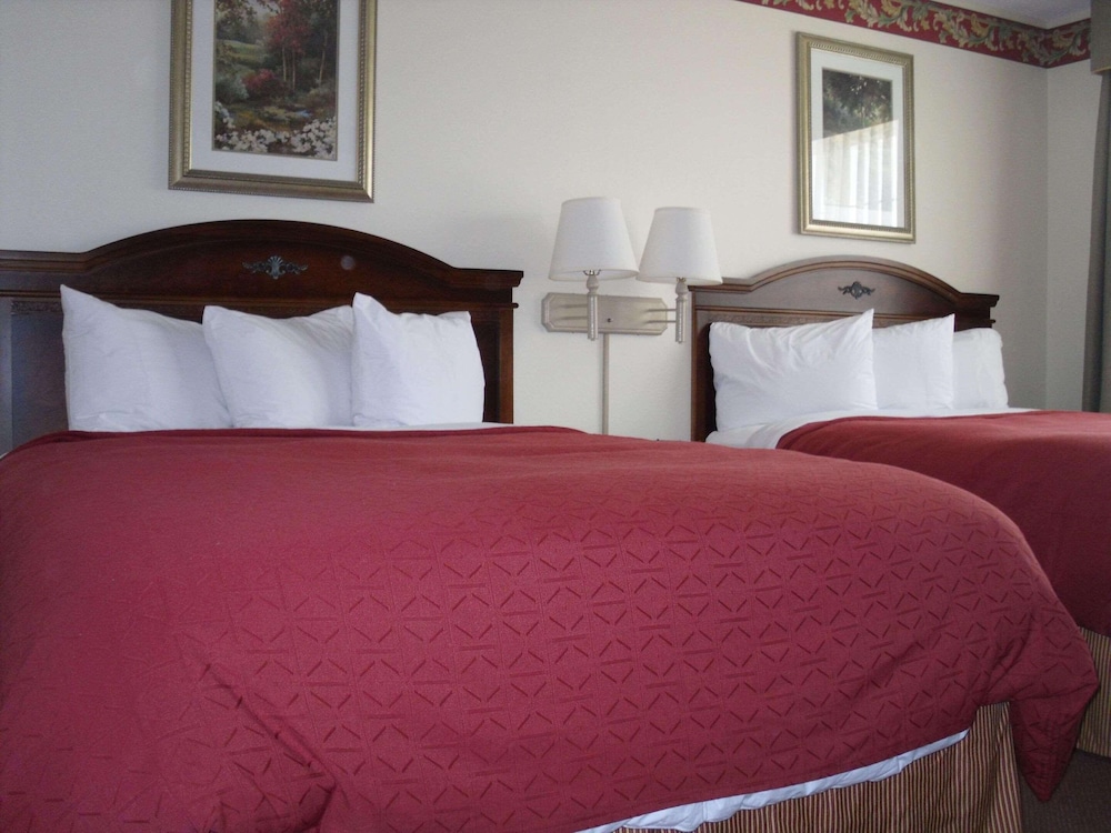 Room, 2 Queen Beds, Non Smoking - Photo 2