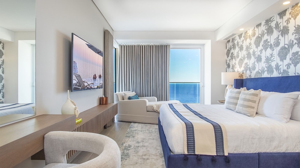 Panoramic Condo, 2 Bedrooms, Sea View