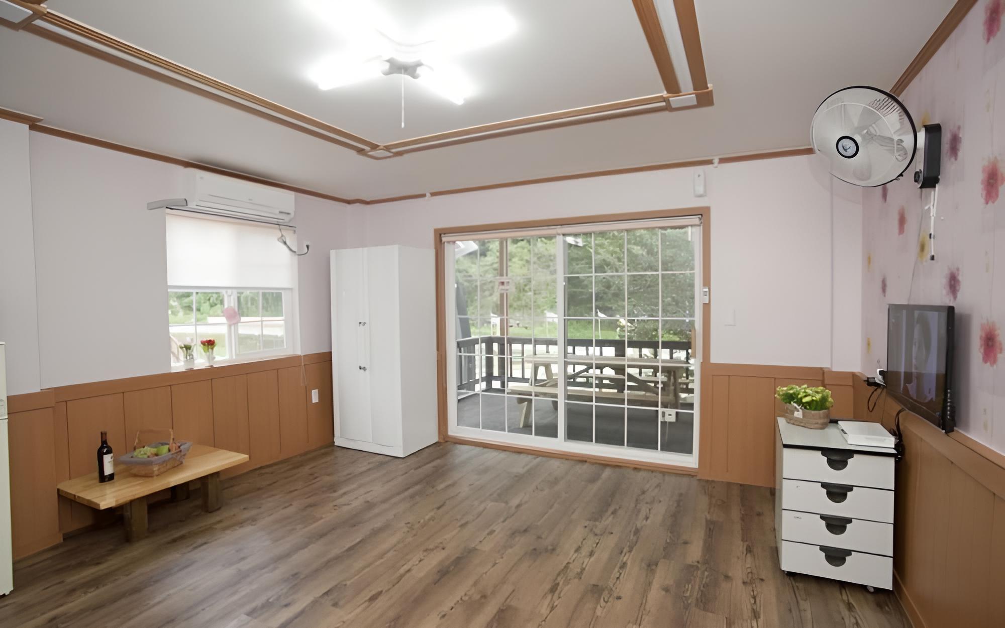 Room (Scorpio) - Photo 2