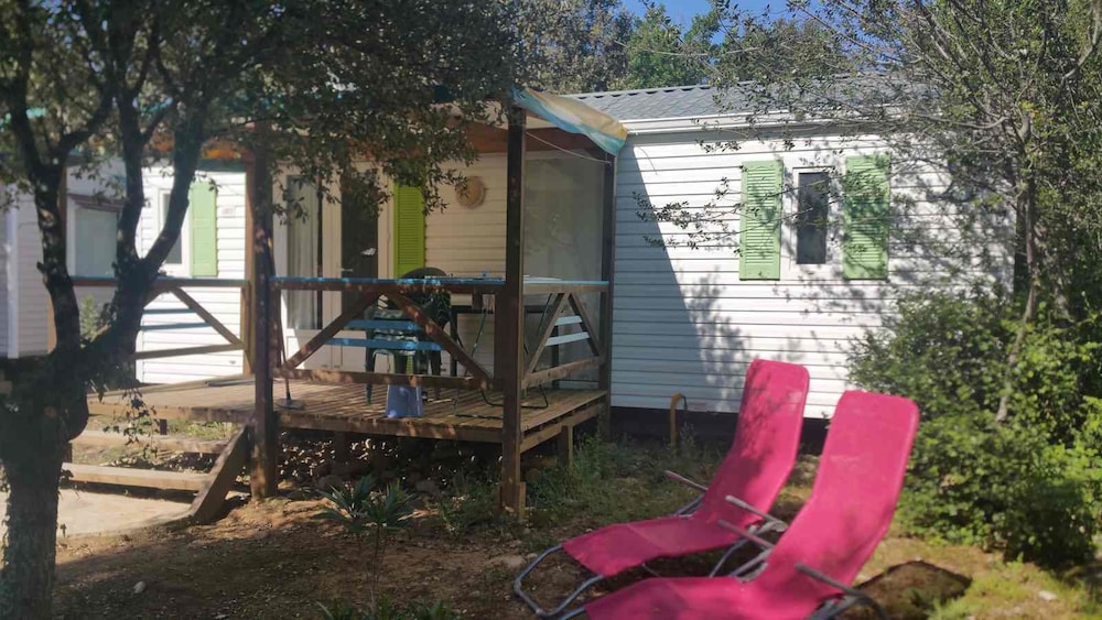 Basic Mobile Home, 2 Bedrooms