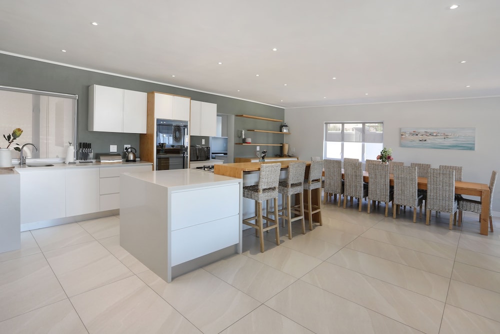 Luxury House, 5 Bedrooms, Non Smoking, Ocean View photo 2
