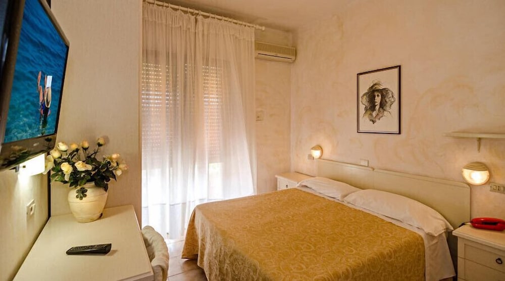 Basic Double or Twin Room photo 1