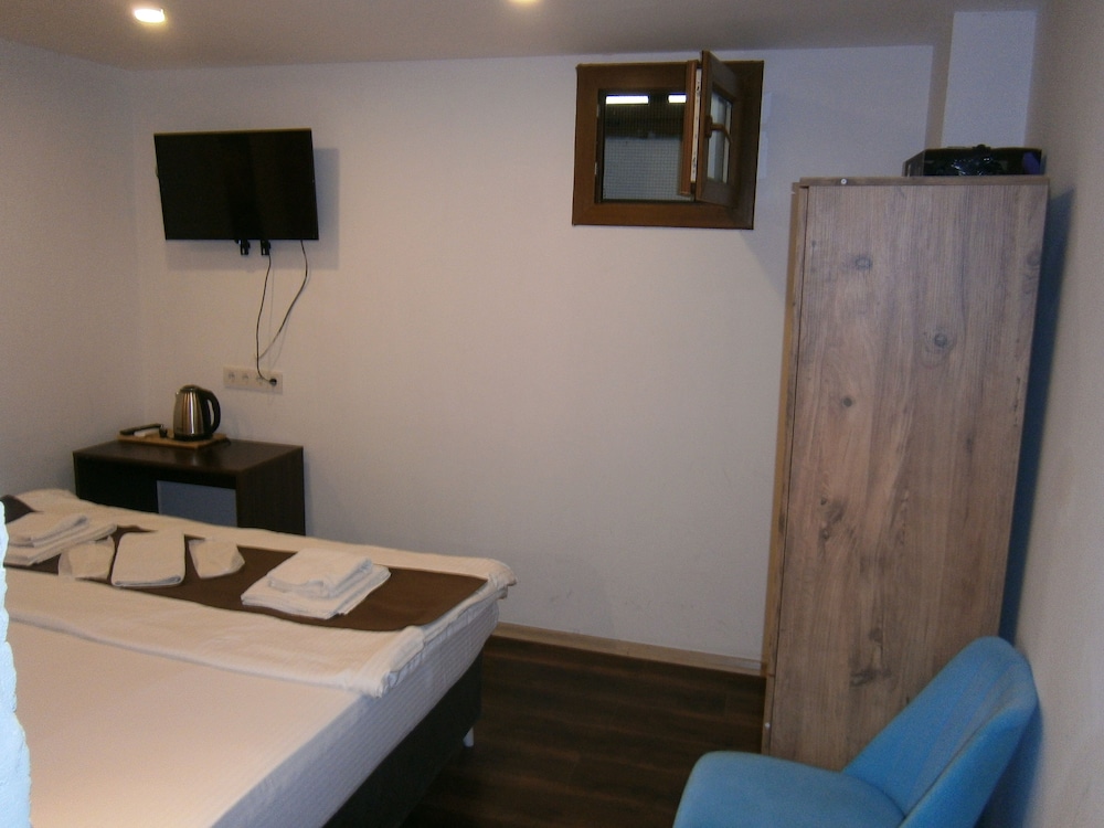 Economy Double or Twin Room photo 2