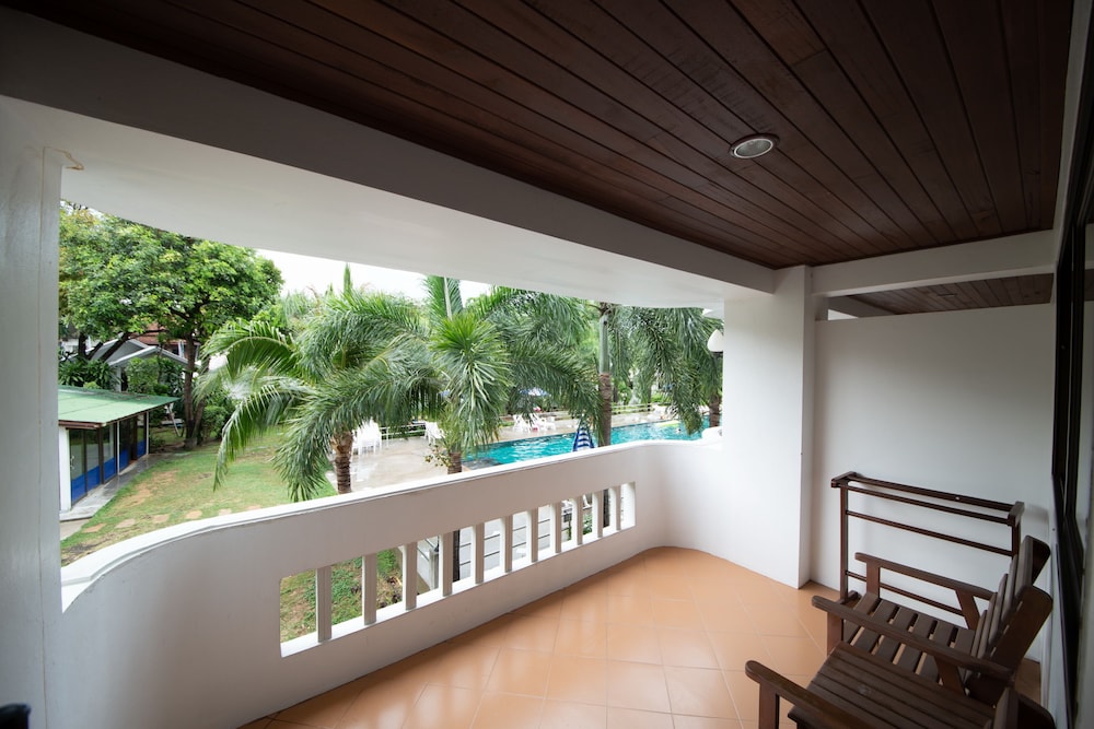 Deluxe Double or Twin Room, Pool View - Photo 4