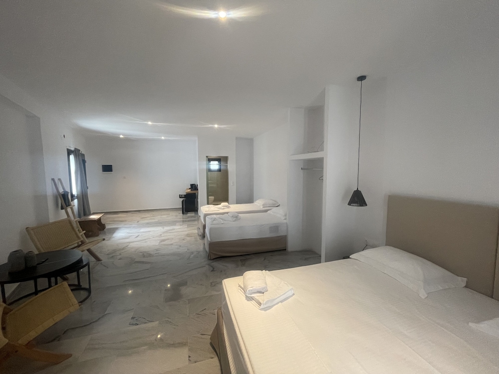 Quadruple Junior Suite with Private Pool