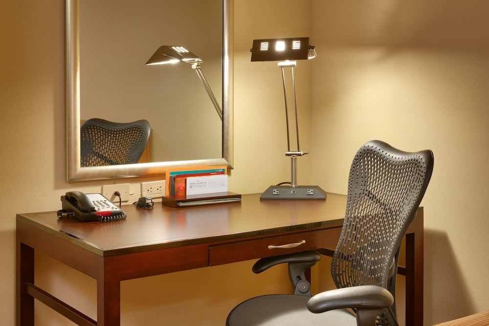 Suite, 1 King - Photo 2
