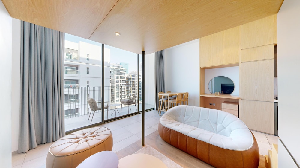 Superior Studio, 1 Queen Bed, Private Bathroom, City View photo 2
