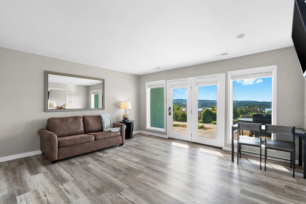 Condo, 1 King Bed with Sofa bed, Patio (Waterview Oasis)