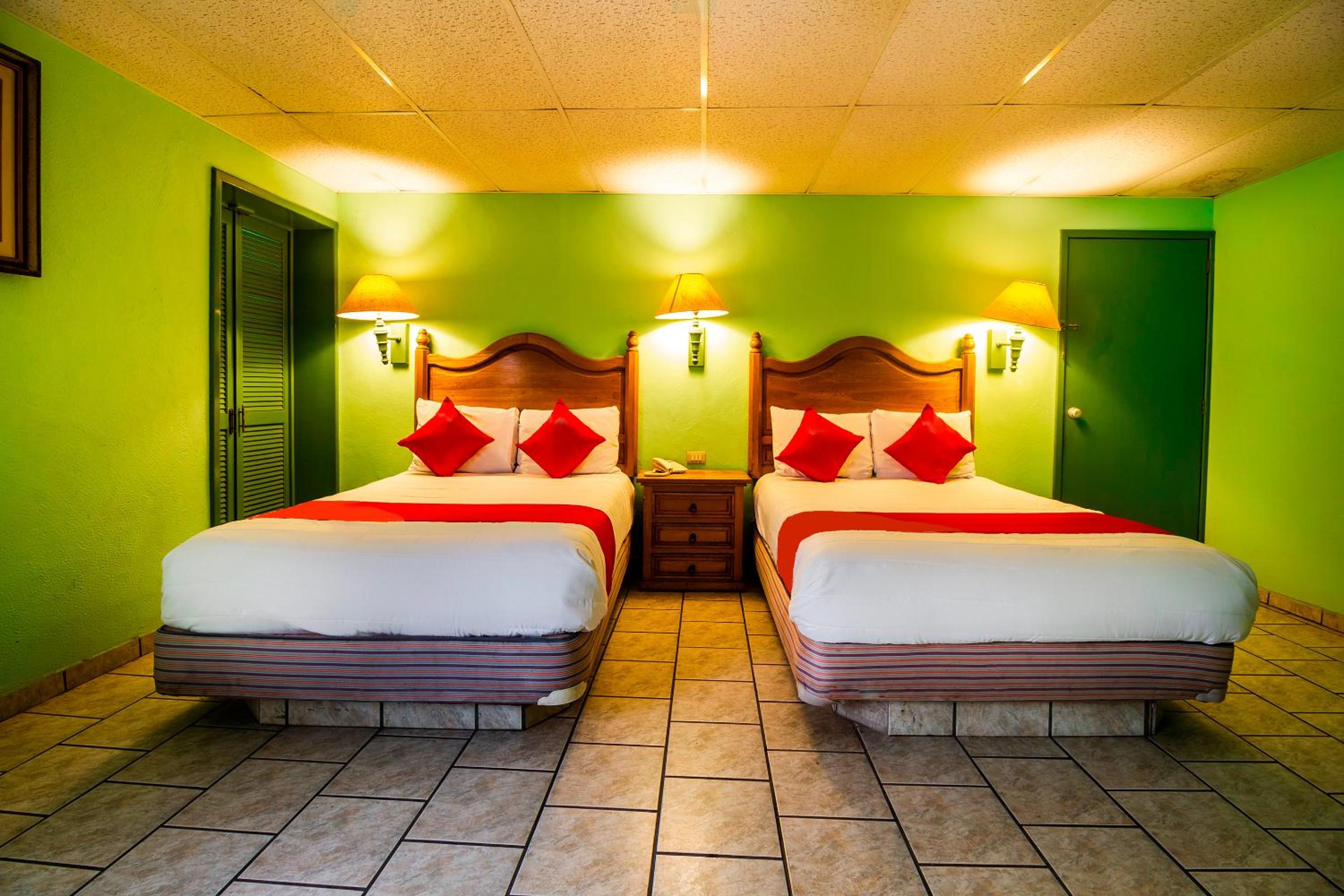 Standard Twin Room - Photo 1