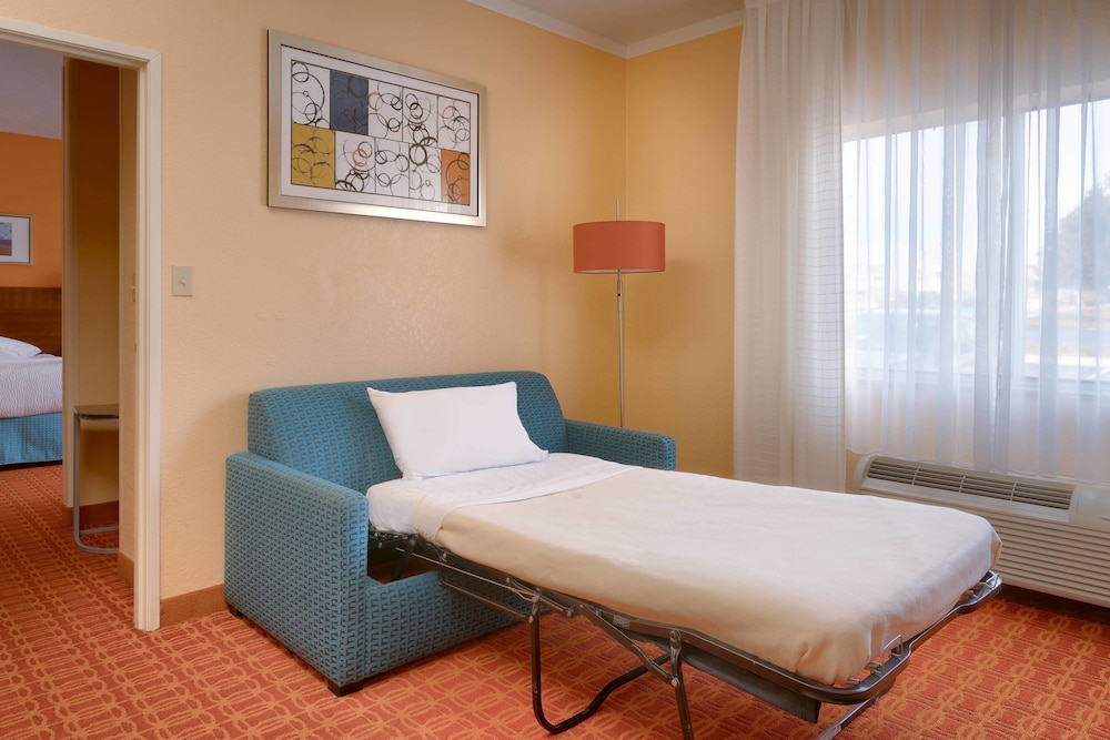 Suite, 1 Bedroom - Photo 2
