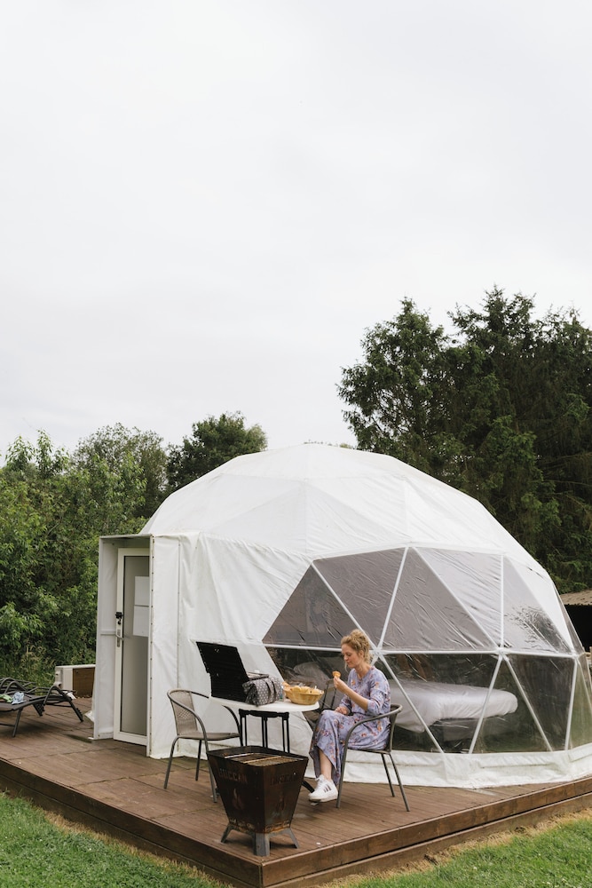 Deluxe Tent photo 3
