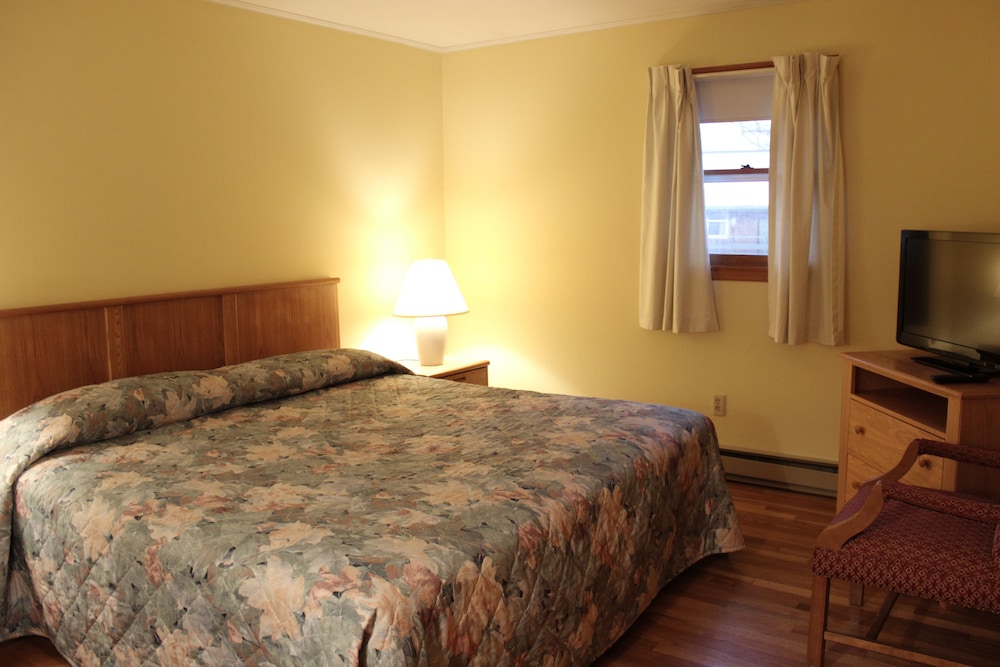 Family Unit #34 (Superior) with kitchen, pet friendly