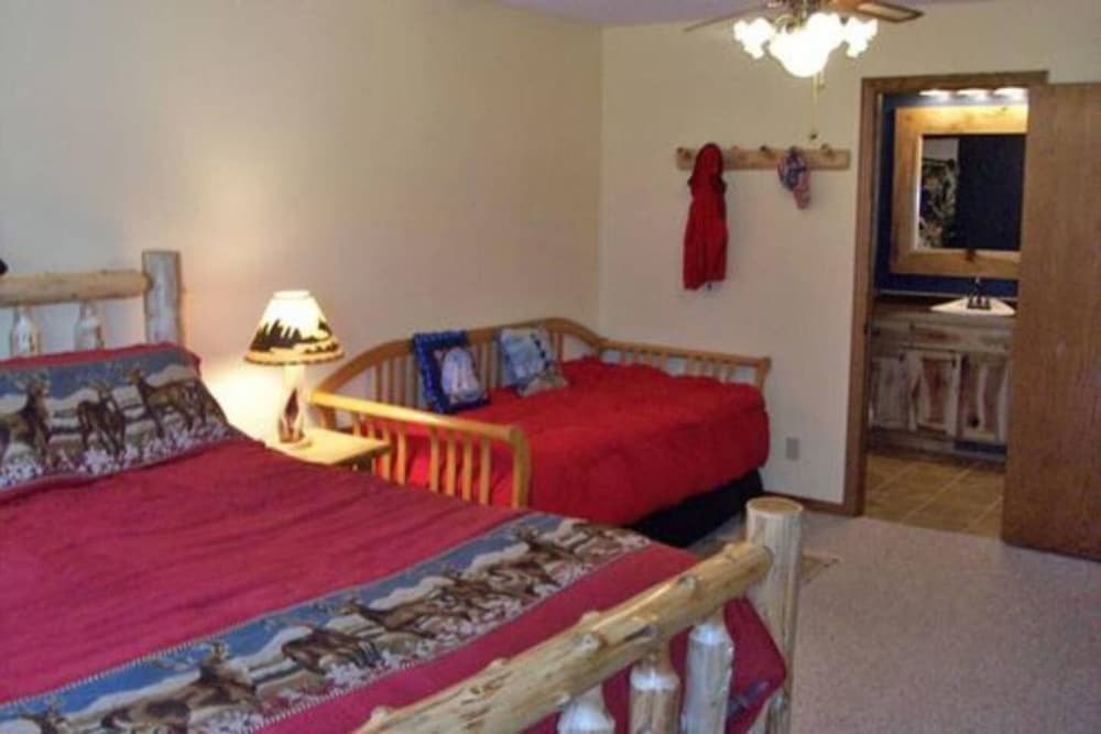 Deluxe Double Room, Ensuite (Back Woods Suite) photo 3